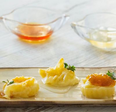 Formaggio grigliato con miele e marmellataalt
