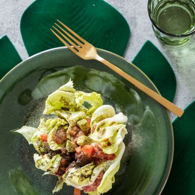 Caesar salad con avocado e battuta piemontesealt