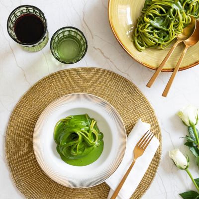 Linguine con cime di rapa, tè macha e wasabialt