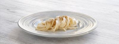 Linguine con latte di mandorla bruciata, colatura di alici e pepe sansyoalt