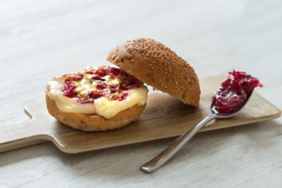 Ricetta Panino con Provolone Valpadana DOP e cipolle caramellatealt