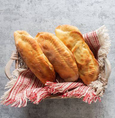 Panzerotti con scarola e pomodori secchialt