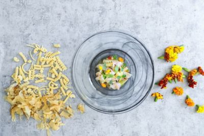 Pasta con pesce spada brasato in brodo di menta e té nero alt