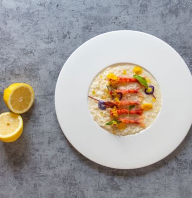 Risotto con gamberi di Mazara e limone del Gardaalt