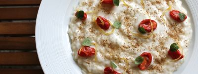Risotto al burro di alici con pomodori e limone canditoalt