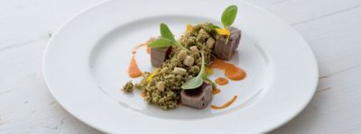 Cous cous con gazpacho di pomodoro e tataki di tonnoalt