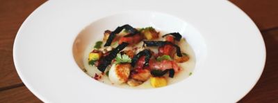 Crema di riso alla pescatora con mango e alga norialt