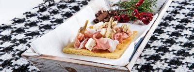 Focaccia con taleggio, speck e carciofi alt