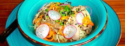 Noodles con maiale in agrodolce e verdurealt