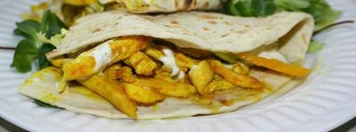 Piadina con pollo e salsa alla curcumaalt