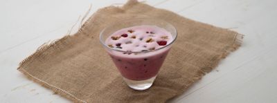 Smoothie al latte di mandorla con frutti di bosco e nocialt