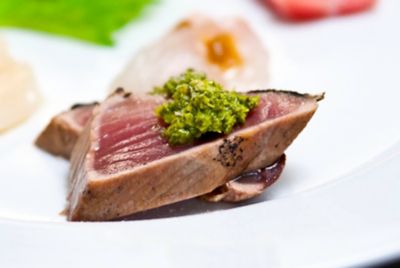 Palamita scottata con purea di cime di rapa e patatealt
