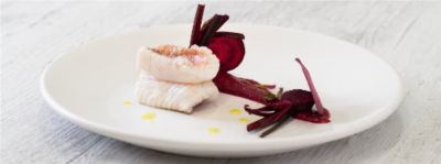 Scorfano al vapore con crema di barbabietolaalt
