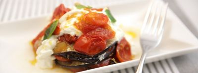 Parmigiana estiva di melanzane con pomodoro e stracciatellaalt