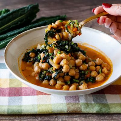 Zuppa di ceci e cavolo nero: la ricetta calda e saporitaalt