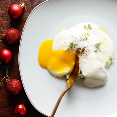 Crema di patate al tartufo, uovo e fonduta di Parmigianoalt
