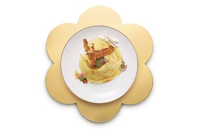 Cestino di crespella al pesto di pistacchi, guanciale e primo sale