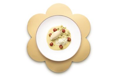 Consistenze di pistacchio e zuppetta fredda di crema alla vaniglia