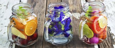 Acque aromatizzate e infusi freschi: guida alle nuove bevande healthy dell'estate