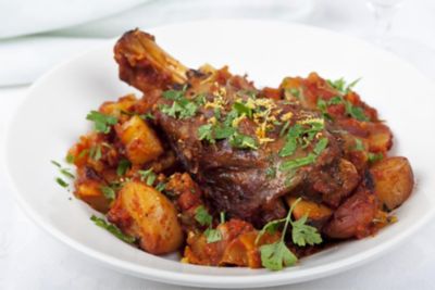 Agnello al forno con cuori di carciofi e patatealt