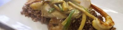 Bianco di faraona, gamberi e verdurine con riso rosso del Falascoalt