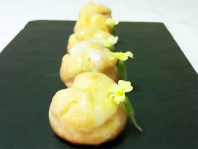 Bignè al lemon curd con glassa al profumo di primulealt