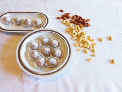 Bon bon di mandorle di Noto con panure di farina di cocco alt