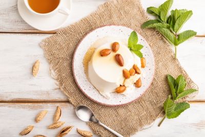 Delicato Budino senza uova con farina di mandorlealt