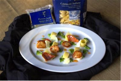 Calamarata siciliana con capesante e triglie rosolate, crema di broccoletti verdi e scaglie di pecorino sardo Dopalt