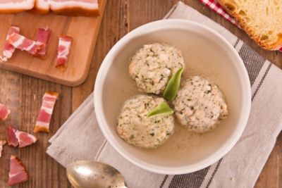 Canederli in brodo con speck Alto Adige Igpalt