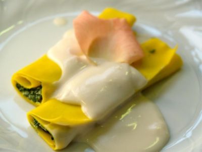 Cannelloni gialli agli spinaci con besciamella al Montebore alt