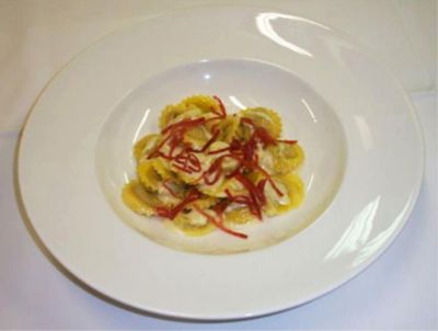 Cappelletti chiusi al ferro, crema di Parmigiano Reggiano D.O.P. e prosciutto crudo alt
