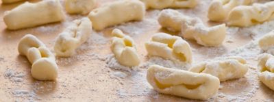 Cavatelli pugliesi alla panna, pecorino fiore sardo e prosciutto di Parma Dop alt