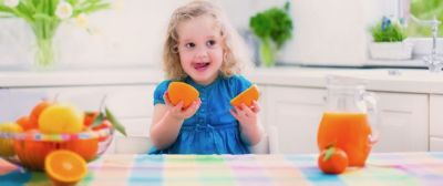 Frutta e verdura per bambini, con i centrifugati buoni, sani e colorati