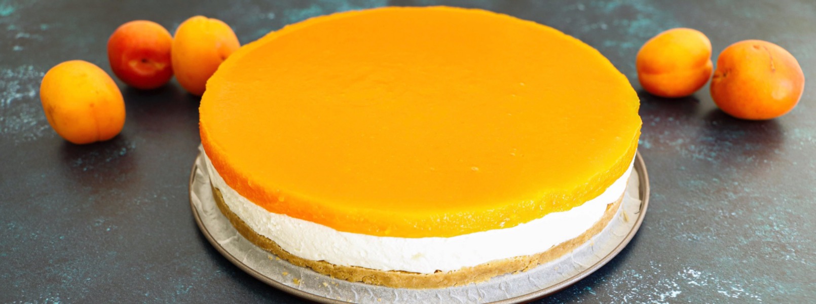 Cheesecake di albicocche: ricetta senza cottura