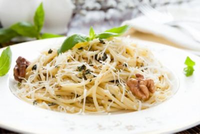 Fedelini con alici e nocialt