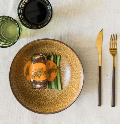 Filetto di gallinella in padella con asparagi e pomodorinialt