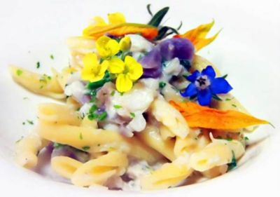 Fusilloni con patate vitelotte e baccalàalt