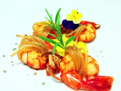 Gamberi rossi di Mazara del Vallo in gabbia di spaghetti croccanti alt