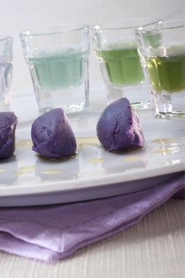 Gnocchi di patate viola all'olio extravergine e buccia in brodoalt