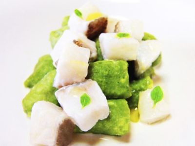 Gnocchi di ricotta e pesto con baccalà spadellato al lattealt