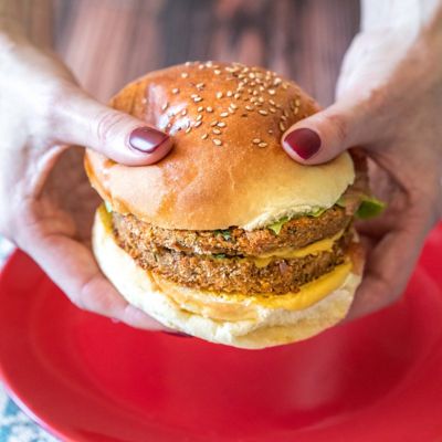 Hamburger di lenticchie e quinoa: la ricetta vegana e sfiziosaalt