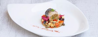Involtini di sgombro su caponata di verdurealt