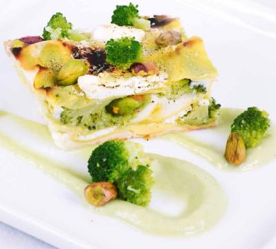 Lasagnetta con broccoli, ricotta di capra e pistacchialt
