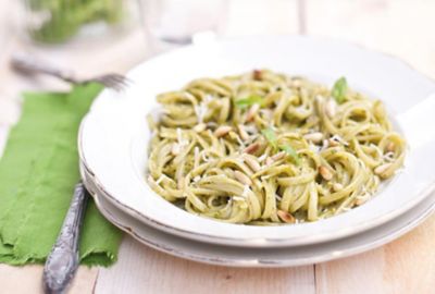 Linguine al pesto genovese con fagiolini e patatealt
