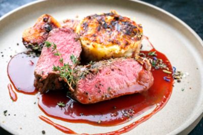 Lombo di cervo con salsa al Refoscoalt