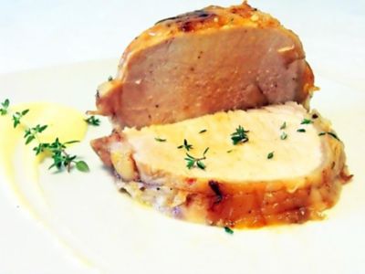 Maiale nero casertano al fumo di timo, con fonduta di castelmagnoalt