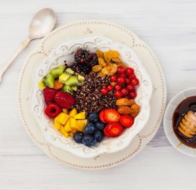 Mangiare frutta a colazione: perché fa bene