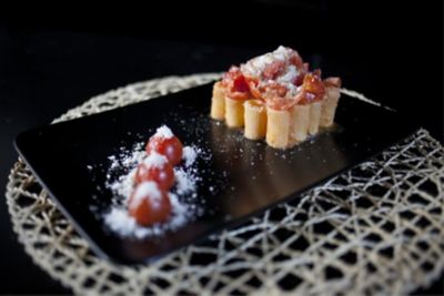 Mezze maniche con pomodorini pachino e Parmigiano Reggiano D.O.P.alt