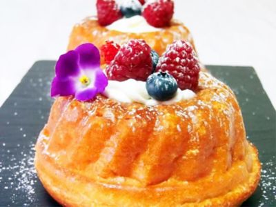 Mini savarin al burro di cacao con chantilly al mascarponealt